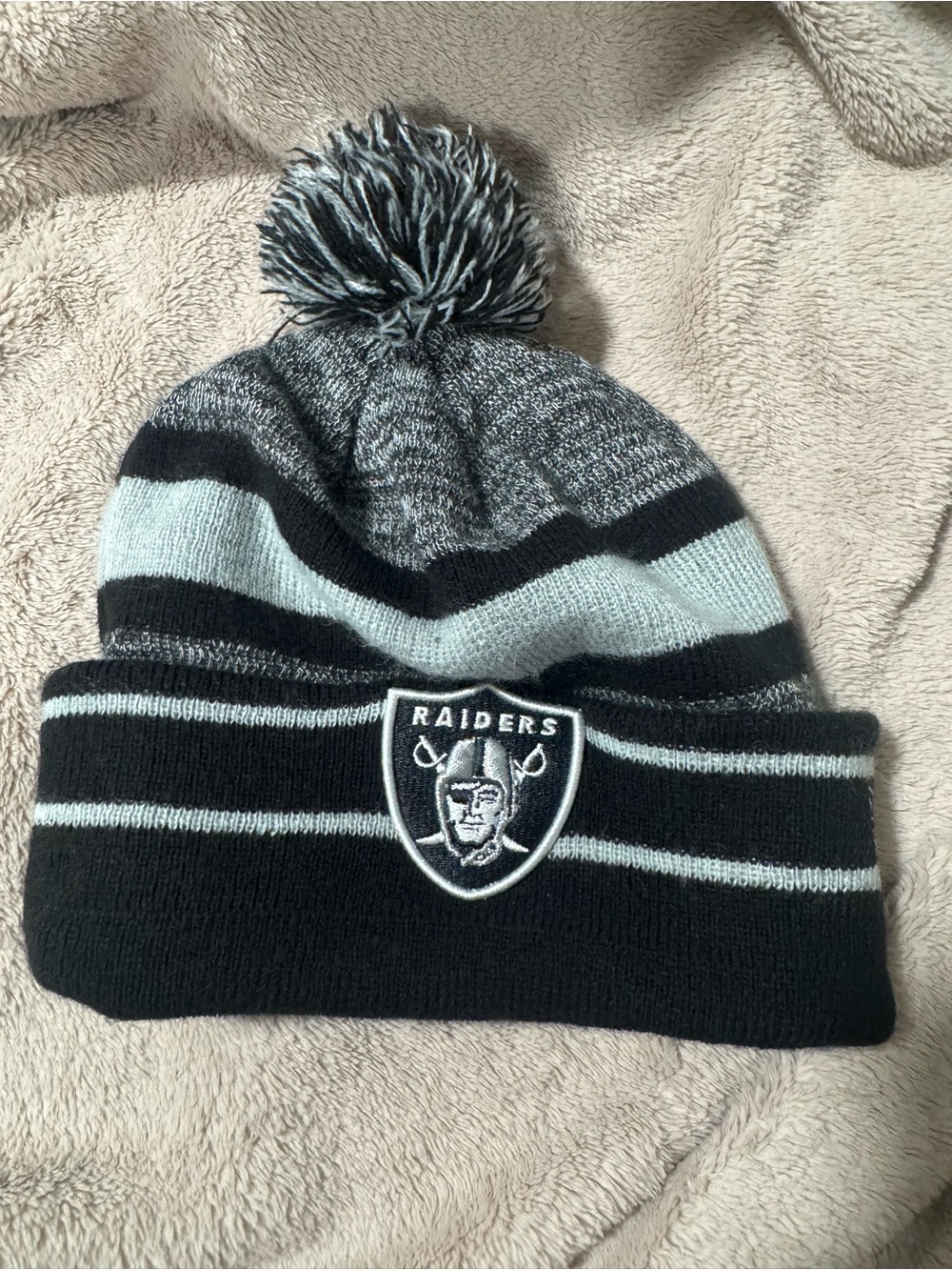 Riders by Lee Raiders Knit Pom Beanie - Black & Gray
